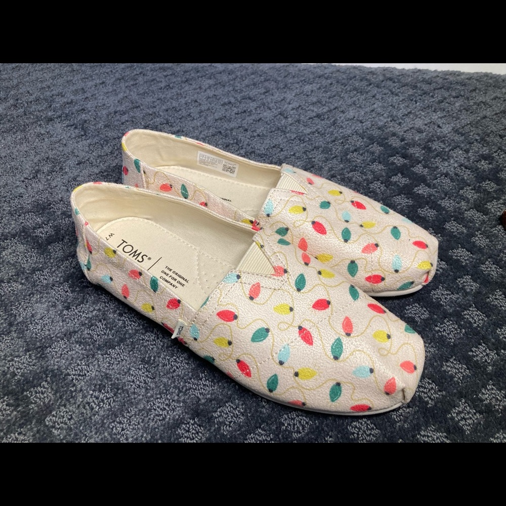NWOT Tom’s Shoes Belmont Tree Lights Print size 7, Christmas, Holidays